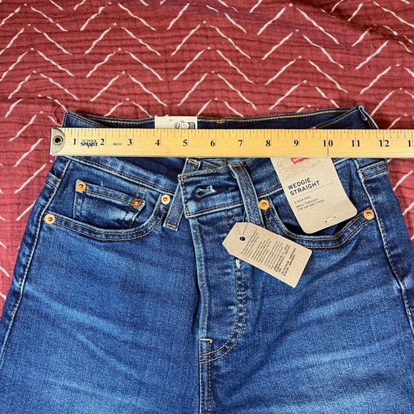 NEW Levi's Women's Wedgie Straight Jeans Dark Wash Size 24 - Picture 5 of 12
